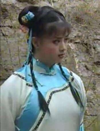 蒋欣跑龙套剧照撞脸赵本山小姨子 网友从这个尴尬部位认出她
