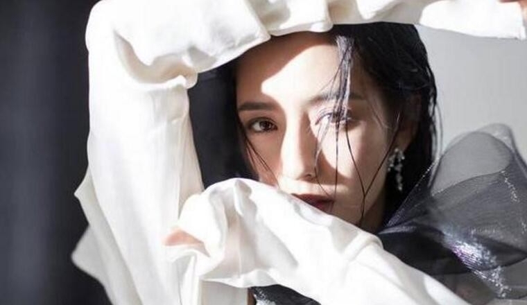佟丽娅薄纱拍大片