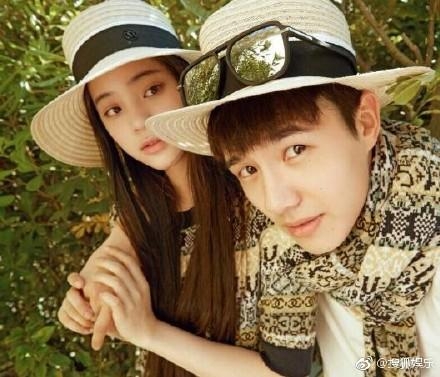 吐槽房祖名太老的欧阳娜娜深夜约会刘昊然 妈妈在一旁把关