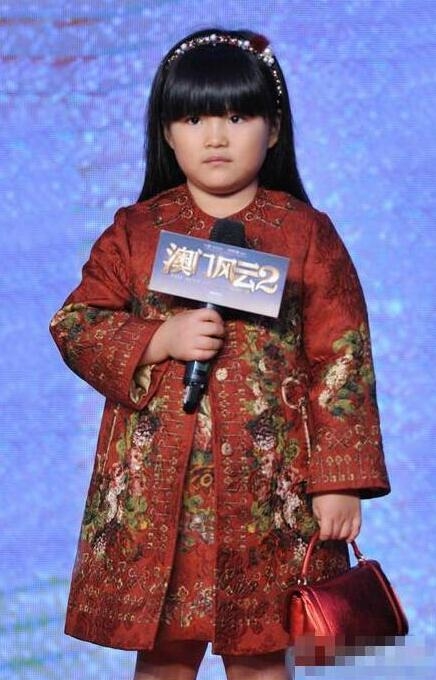 同样都是娱乐圈富婆 赵薇女儿被嘲土气王诗龄却从小穿貂皮