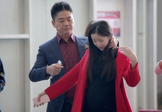 被说比岳父母还老刘强东爆粗揭真相 奶茶妹妹爸妈原来长这样