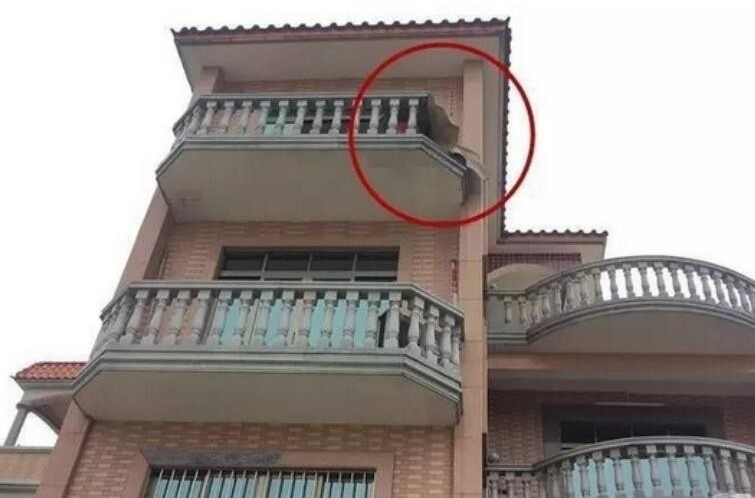 伴娘躲避闹婚时坠亡