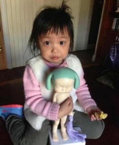 同样都是娱乐圈富婆 赵薇女儿被嘲土气王诗龄却从小穿貂皮