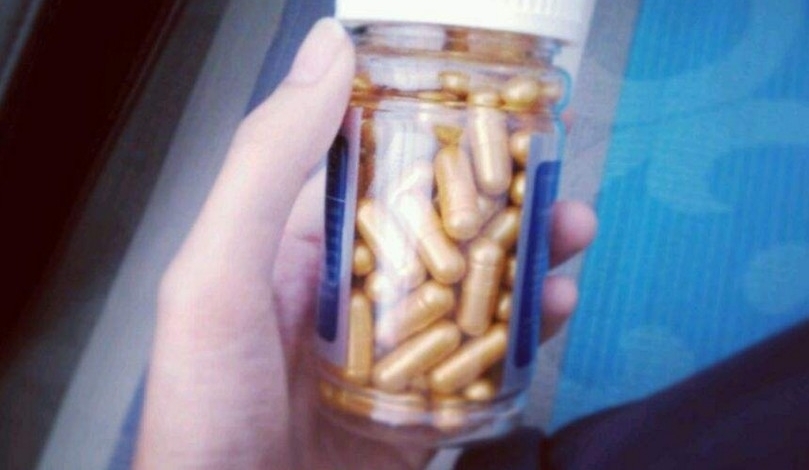 女子减肥药当饭吃