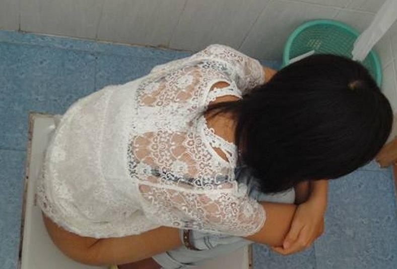 干部偷拍高校女厕所