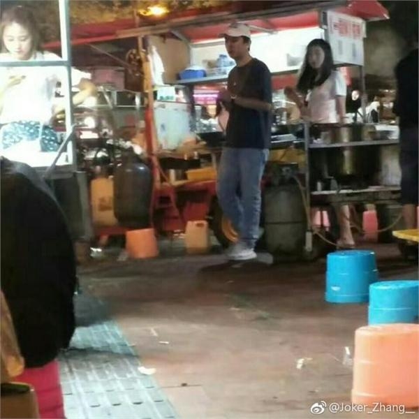 豆得儿与王思聪吃路边摊被老板盯着看 思聪的表情竟是这样
