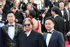洪金宝被曝坐轮椅游泰国面容憔悴 看到他的肚子