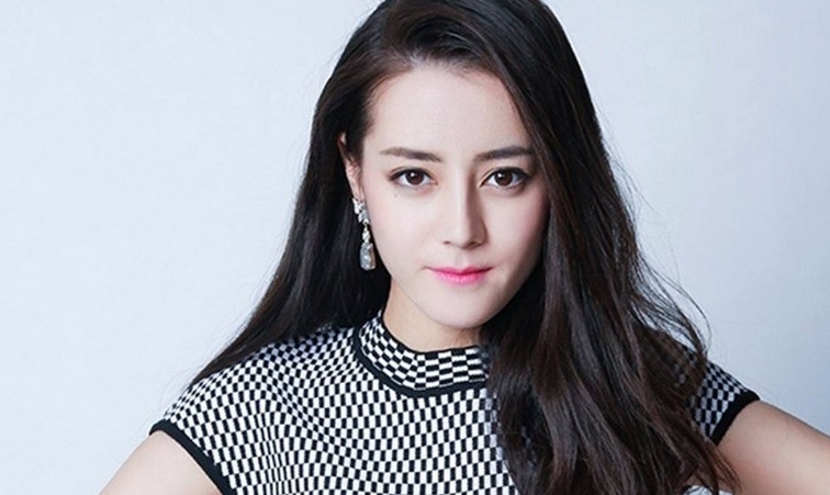 迪丽热巴背后金主是谁