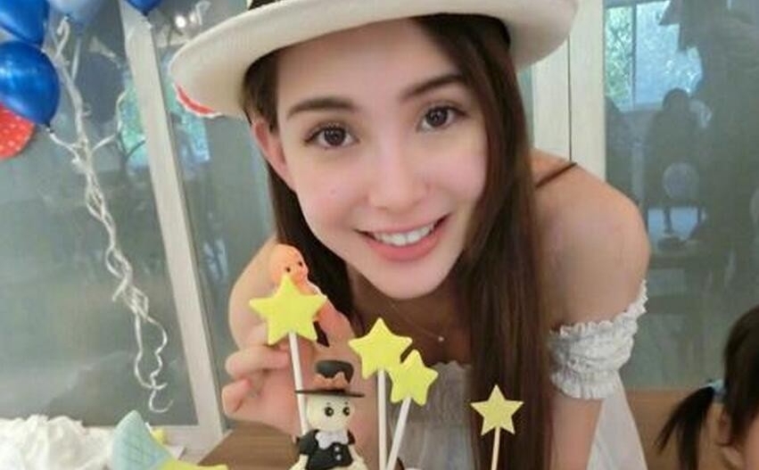 昆凌挺孕肚办派对