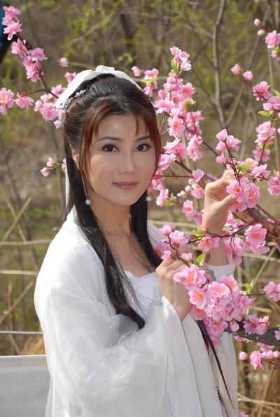 一代武打女皇拍戏一夜瘫痪险丧命 复出被指整容哭着做鉴定