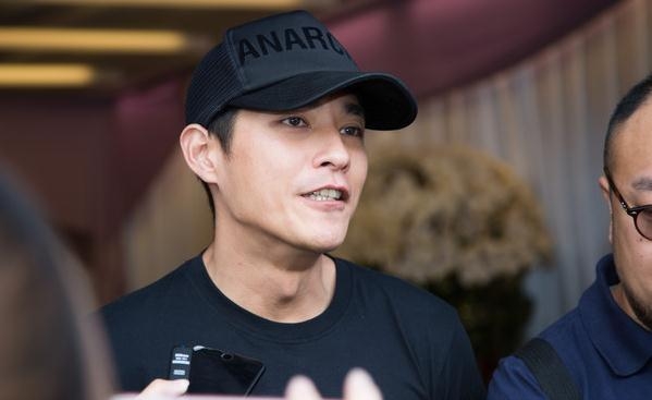 蓝正龙猪哥亮灵堂大笑原因心酸 这俩女星梅艳芳葬礼笑被骂惨