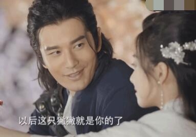 上古情歌黄晓明的面具笑喷网友 尺寸不对就算了颜色还辣眼睛 