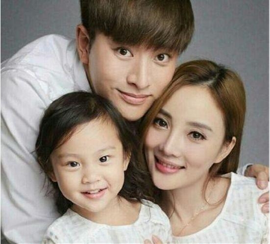 卖菜老人收假钞李小璐心疼要给汇款 网友：甜馨妈人美心善