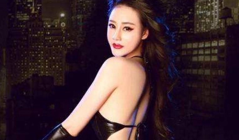 女主播董小董大尺度福利图