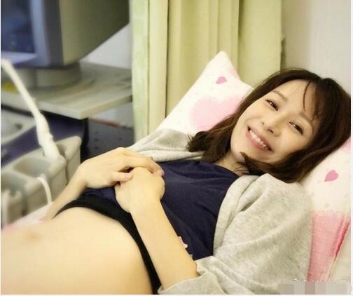42岁沐剑屏曾遭5年家暴最终选择原谅 如今怀三胎美貌依旧