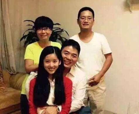 被说比岳父母还老刘强东爆粗揭真相 奶茶妹妹爸妈原来长这样