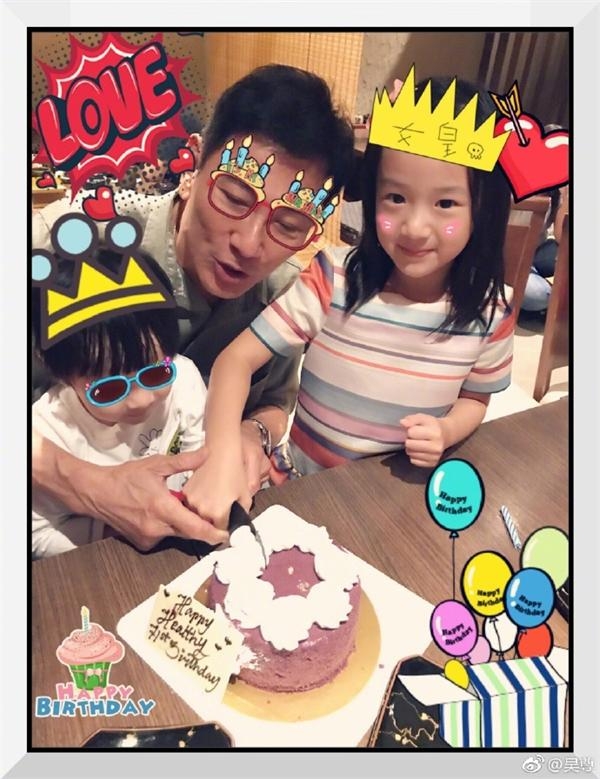 吴尊晒71岁父亲生日照惊倒一片人 不老容颜秒杀整个娱乐圈