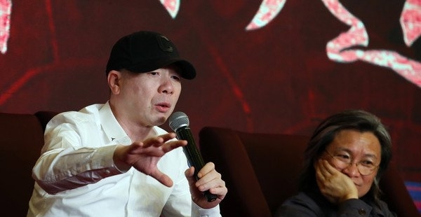 冯小刚出席电影论坛