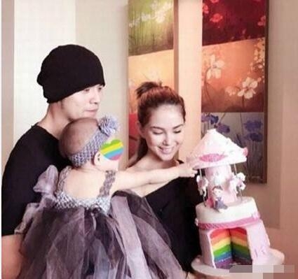昆凌被曝剖腹产子周杰伦儿女双全 网友帮取名：哈利波特