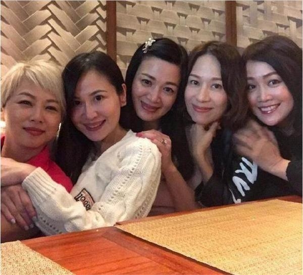 42岁沐剑屏曾遭5年家暴最终选择原谅 如今怀三胎美貌依旧