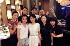 明星和老同学聚会合照李易峰依旧小鲜肉 温碧霞