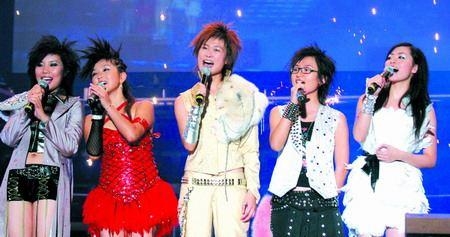跟李宇春何洁同届的她宣布怀孕 网友：这尖下巴可以戳死人