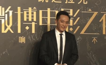 杨幂获奖恰逢上厕所完美错过领奖 回来第一件事竟是拍冯绍峰