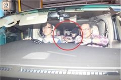 杨幂刘恺威给女儿庆生 大幂幂伸手挡小糯米眼睛