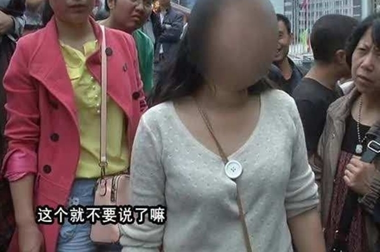 男子尾随女子袭胸