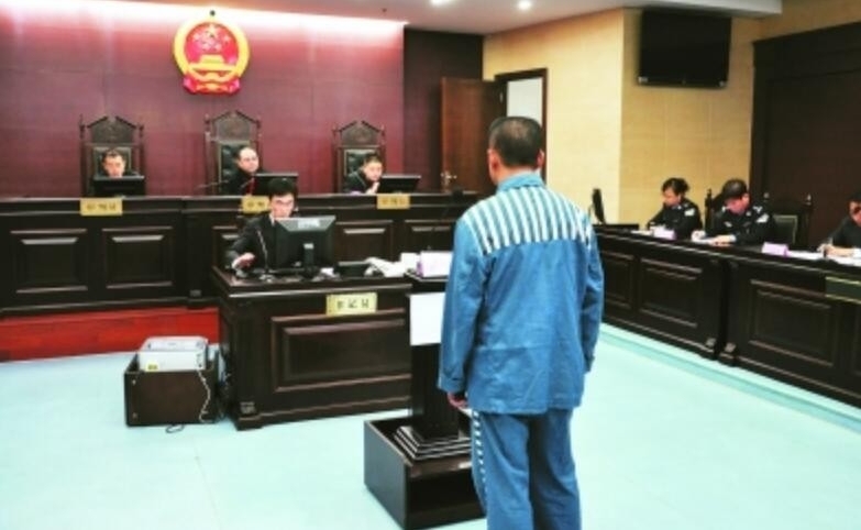 男子下药毒害父亲