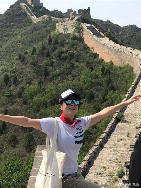 刘嘉玲长城自拍背景空无一人被疑清场遭喷 一细节证她被冤枉