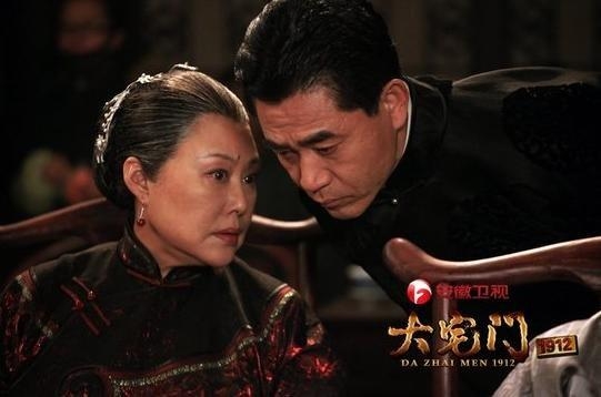 她纵横影坛40年三婚嫁大17岁老外入外国籍 现腿疾重到坐轮椅