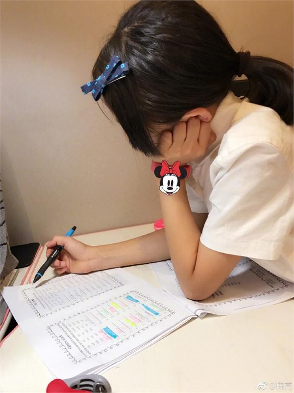 学霸关晓彤扮村姑应援高考 田亮为十年后的森碟紧张被骂戏多