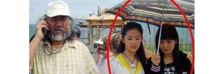 杨幂撑伞