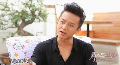 邓超考北影时看到黄磊就笑场被当众训斥 他还大胆嚼口香糖