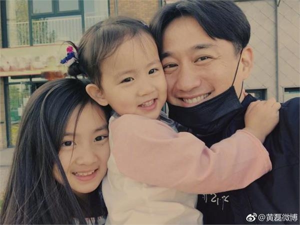 黄磊分享多多被妹妹怼到语塞的爆笑对话 但评论区都在骂他