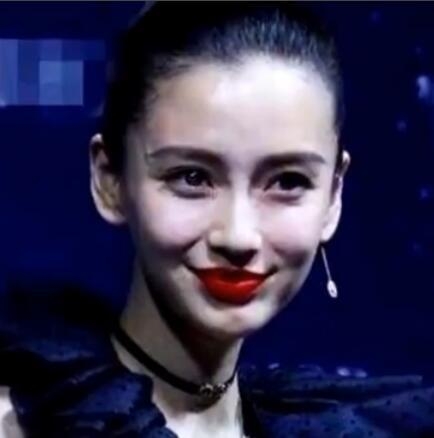 baby出席活动未PS照流出笑起来满脸皱纹 吓得网友吃不进饭