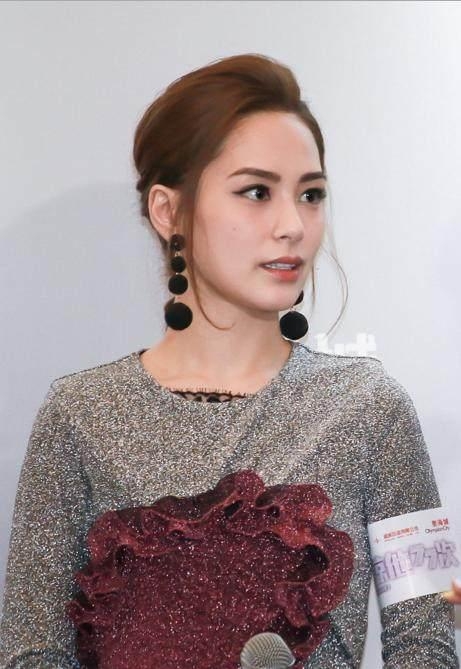 阿娇为躲陈冠希当爸提问 帮阿sa站台全程躲后台5个字好心酸