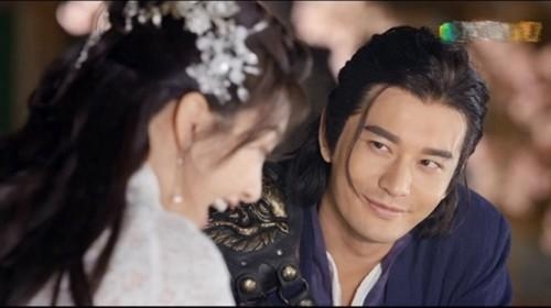 黄晓明20年前庆香港回归旧照成博物馆珍藏 整容与否一看便知