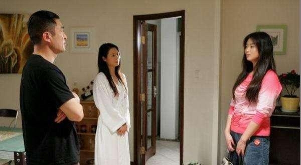 蒋欣跑龙套剧照撞脸赵本山小姨子 网友从这个尴尬部位认出她
