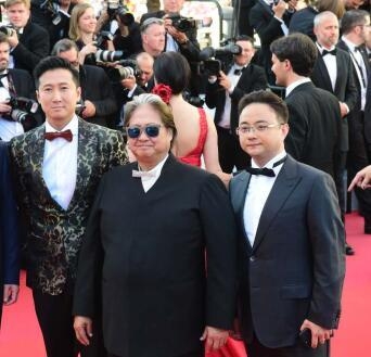 洪金宝被曝坐轮椅游泰国面容憔悴 看到他的肚子网友被吓坏了
