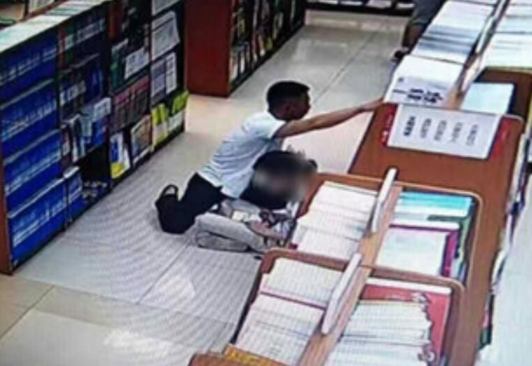 男子书店性骚扰女童