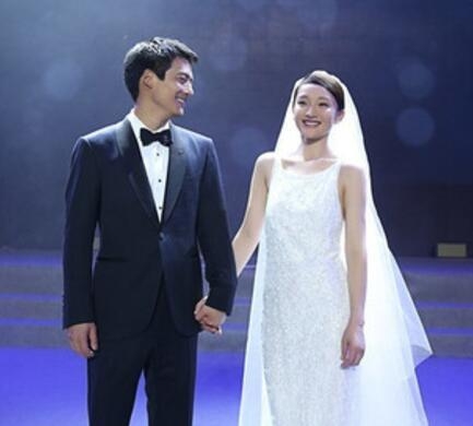 圈内人曝周迅高圣远离婚真相：他们没办手续 只是分居了