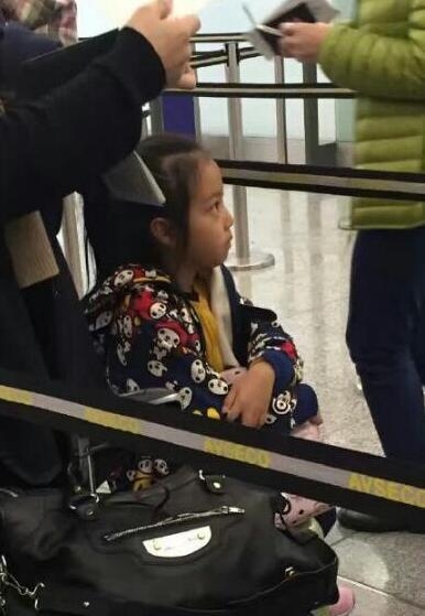 同样都是娱乐圈富婆 赵薇女儿被嘲土气王诗龄却从小穿貂皮