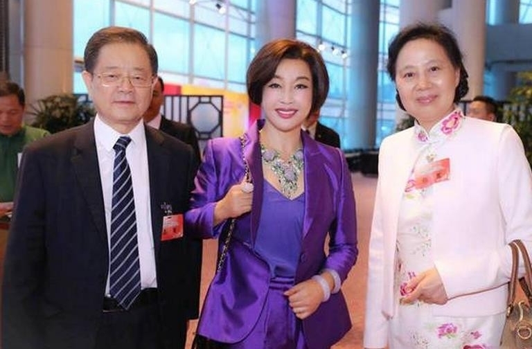 刘晓庆携富商丈夫露面