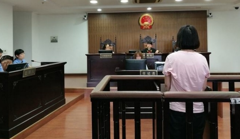 女童被妈虐待致死