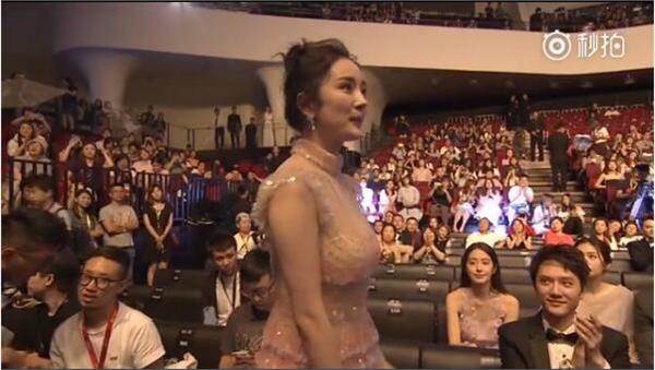 晴川杨幂和八阿哥冯绍峰同框热聊 对李易峰避嫌视而不见