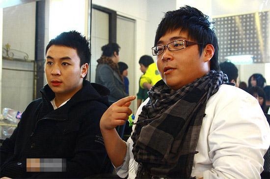释小龙晒与郝邵文童年照引8090后回忆杀 如今的模样让人感慨