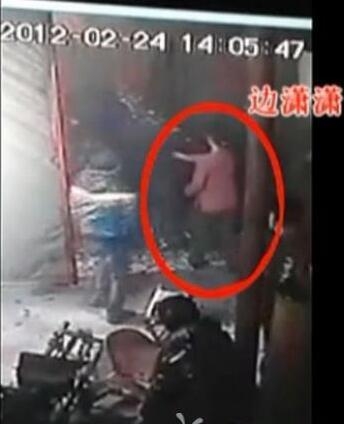 当年谴责印小天的插刀教只有一人站出来回应 还认为帮朋友没错 