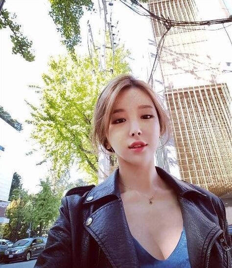 韩国女主播尹素婉长文怒斥思聪：有经济困难试试向老爸伸手
